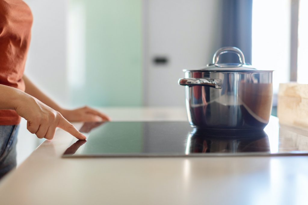 The Pros and Cons of Induction vs. Gas Cooktops for Home Cooking
